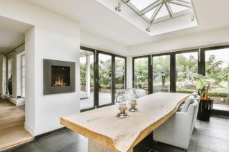Lumière, confort et design : les avantages d’une extension contemporaine